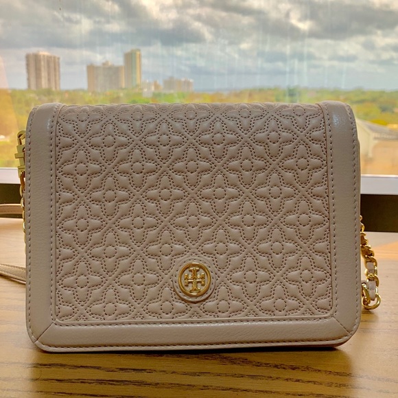 Tory Burch Handbags - Tory Burch Bryant quilted crossbody